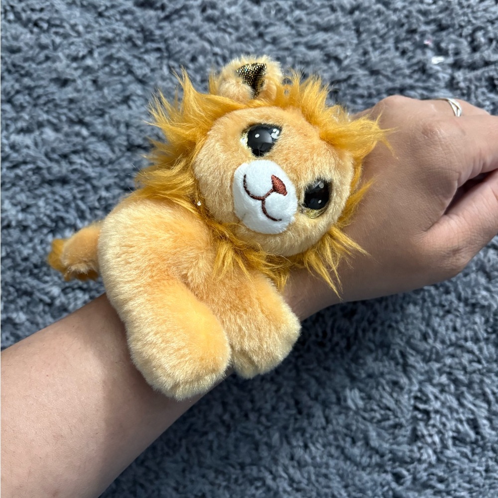 NWT cutie pet-tudies lion named Lennie